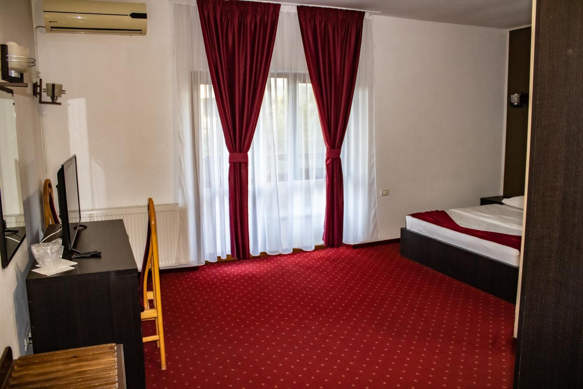 Hotel Rebis Braila Bagian luar foto